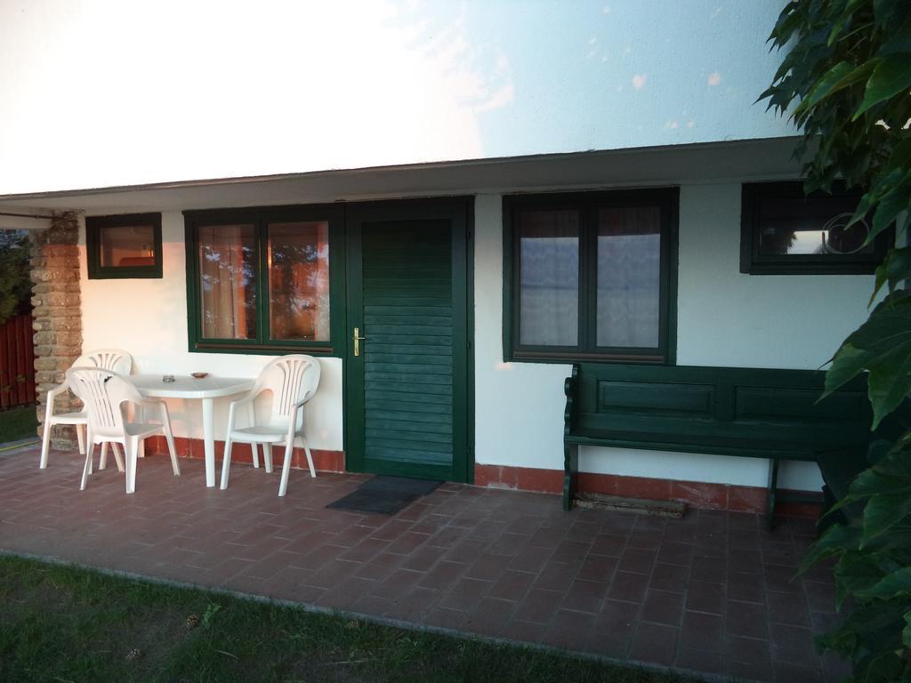 Napkelte Apartman Тихани Стая снимка
