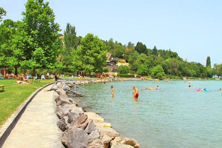 Napkelte Apartman Тихани Екстериор снимка